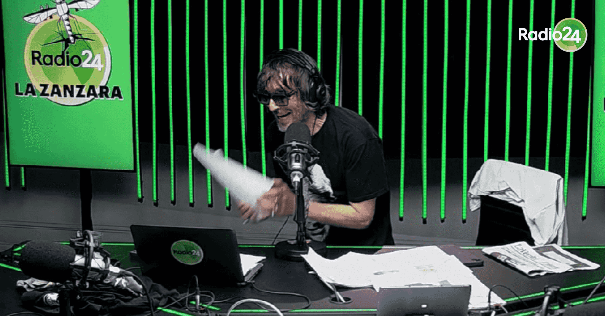 https://i2.res.24o.it/radio24/assets/img/Radio24/_Immagini/2025/07/100725_la_zanzara.png