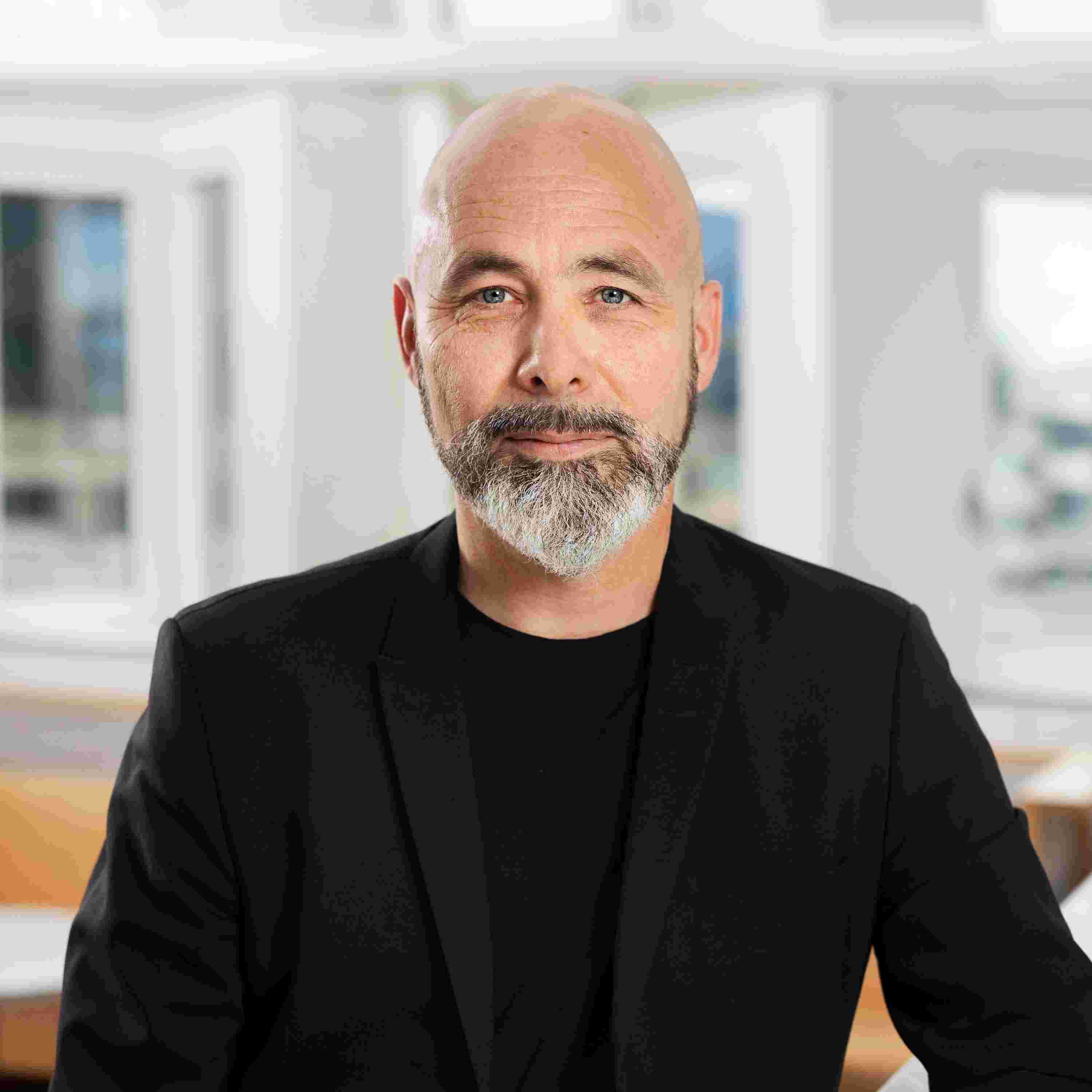 https://static.libsyn.com/p/assets/d/c/f/6/dcf659bd376c65e216c3140a3186d450/Tomas_Lundberg_1-1.jpg