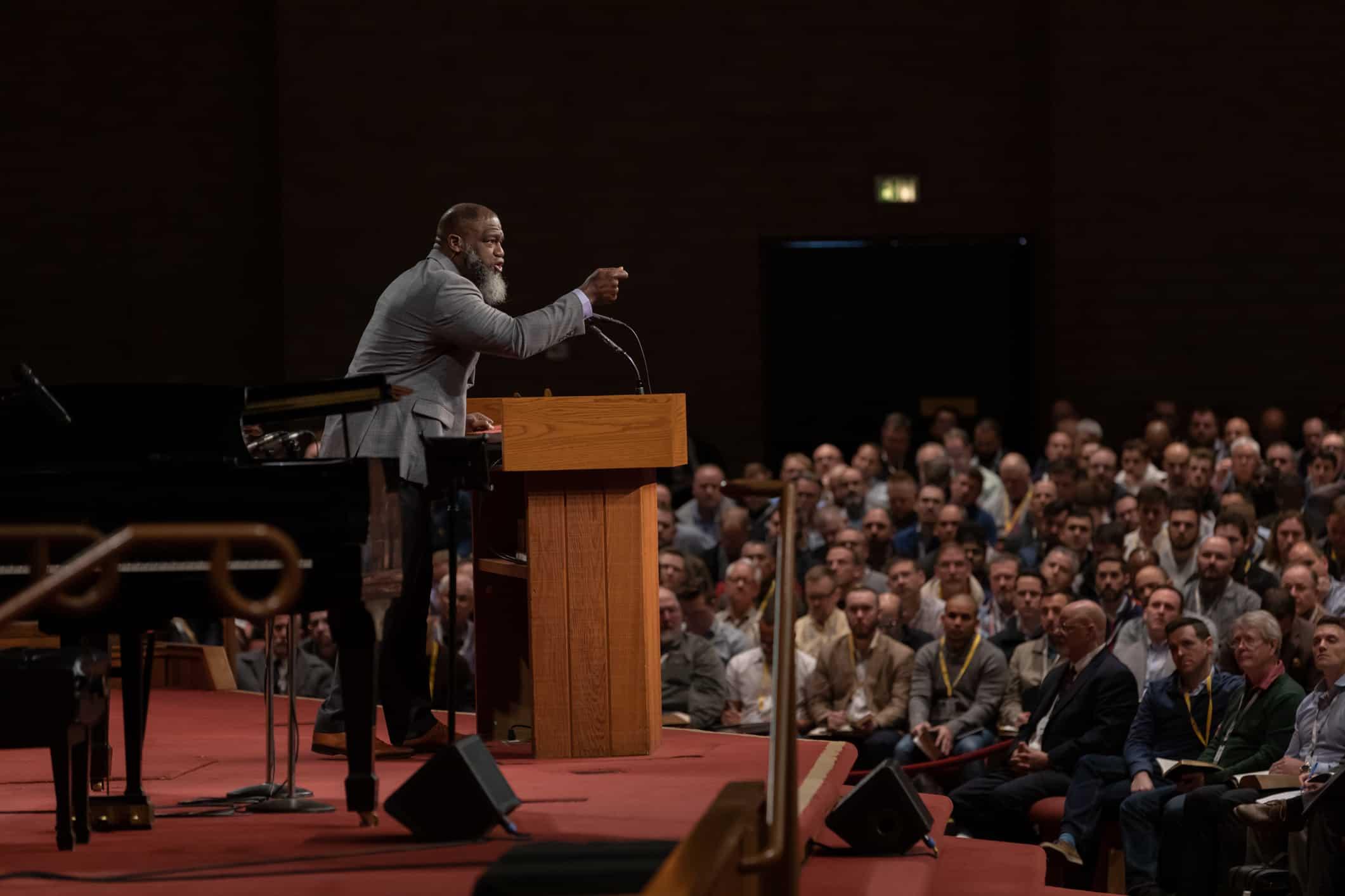 http://www.voddiebaucham.org/wp-content/uploads/2019/06/Baucham-Dr.-Voddie-20.jpg
