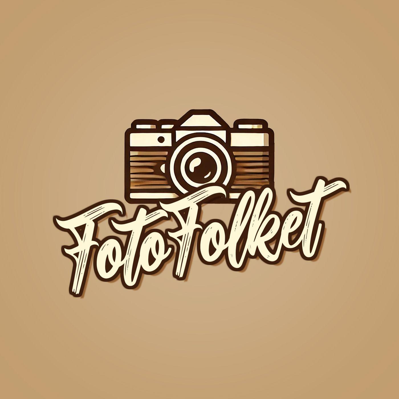 https://assets.pod.space/system/shows/images/481/0d2/dd-/large/fotofolket_logga.jpg
