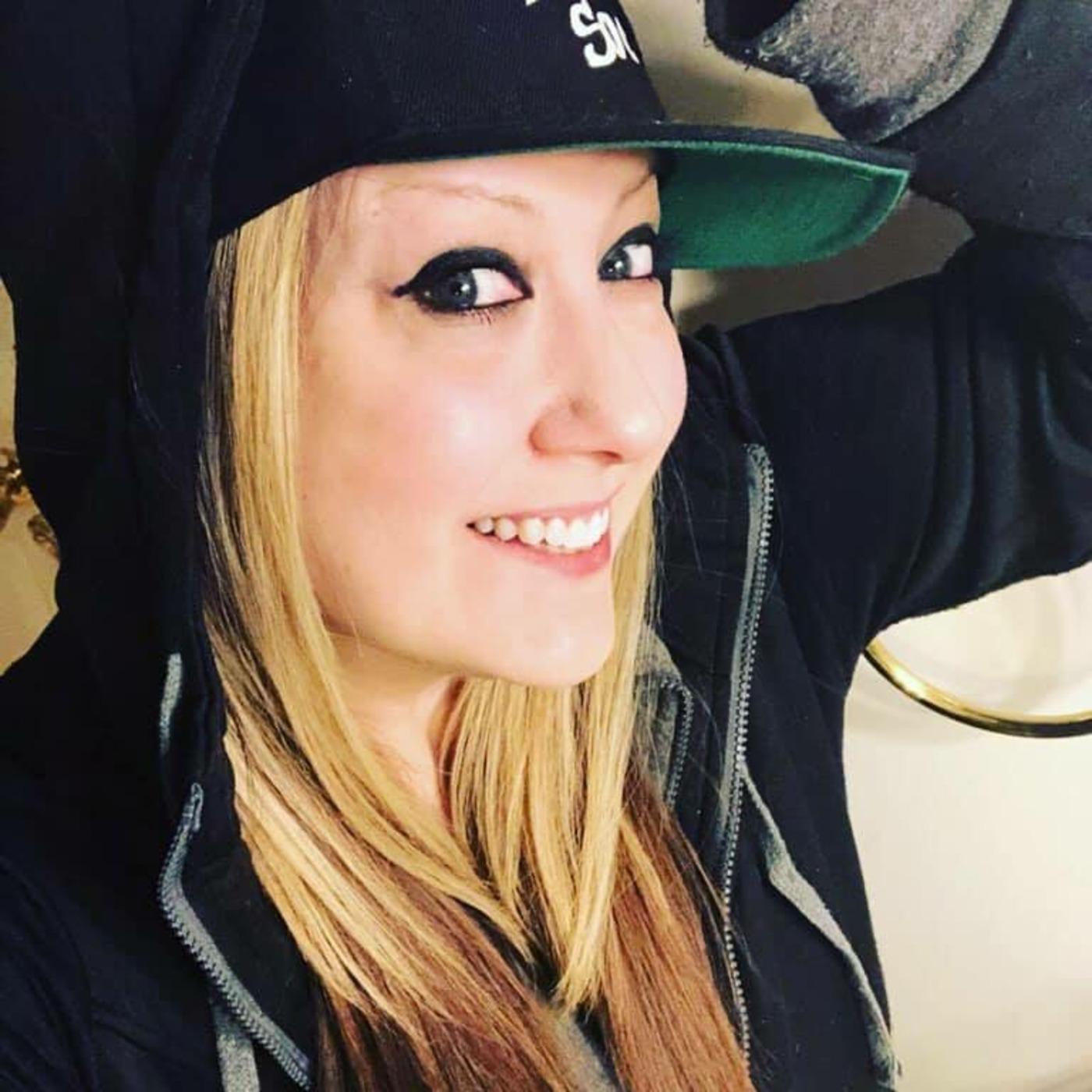https://assets.podomatic.net/ts/98/83/83/papermoonproductions/1400x1400_14825877.jpg