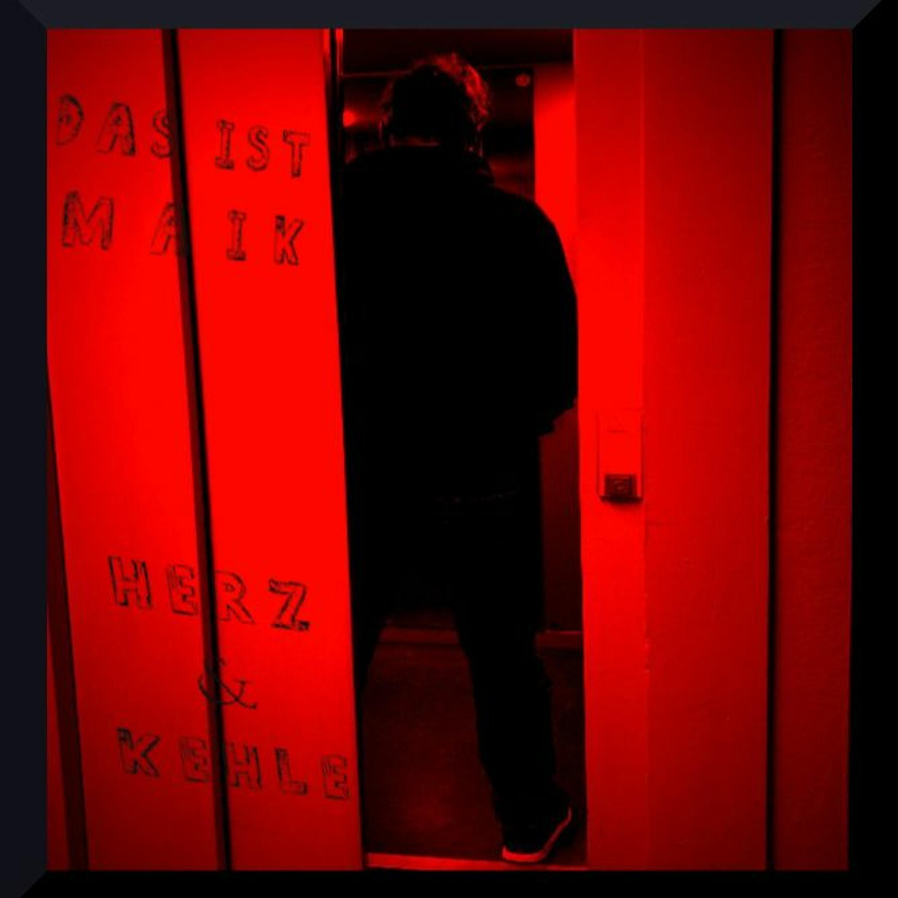 https://i1.sndcdn.com/artworks-dsdXA78oT2jHfGYC-CBXrig-t3000x3000.jpg