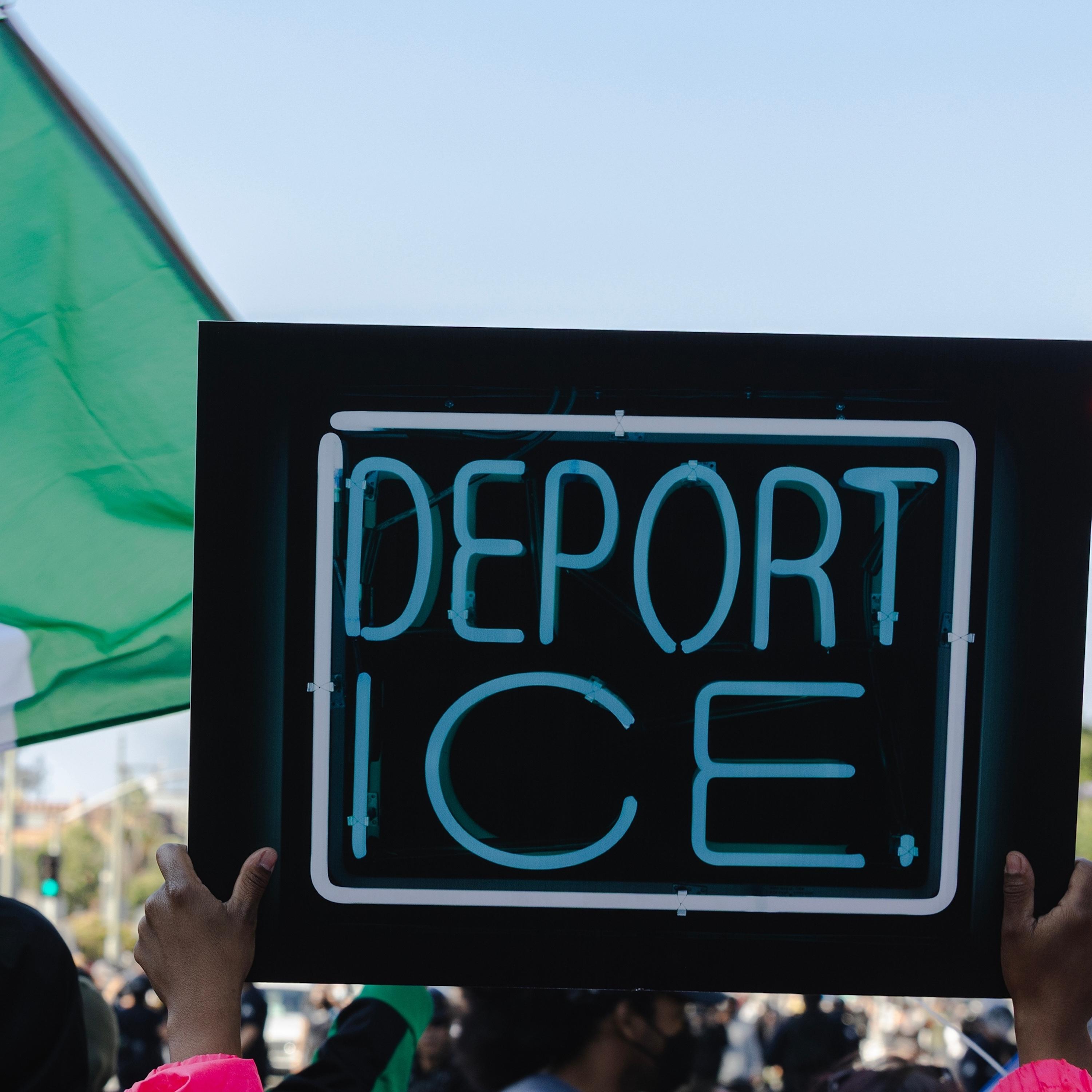 https://podcast.posttv.com/series/20250609/t_1749502690520_name_ICE_protest_sq.jpg