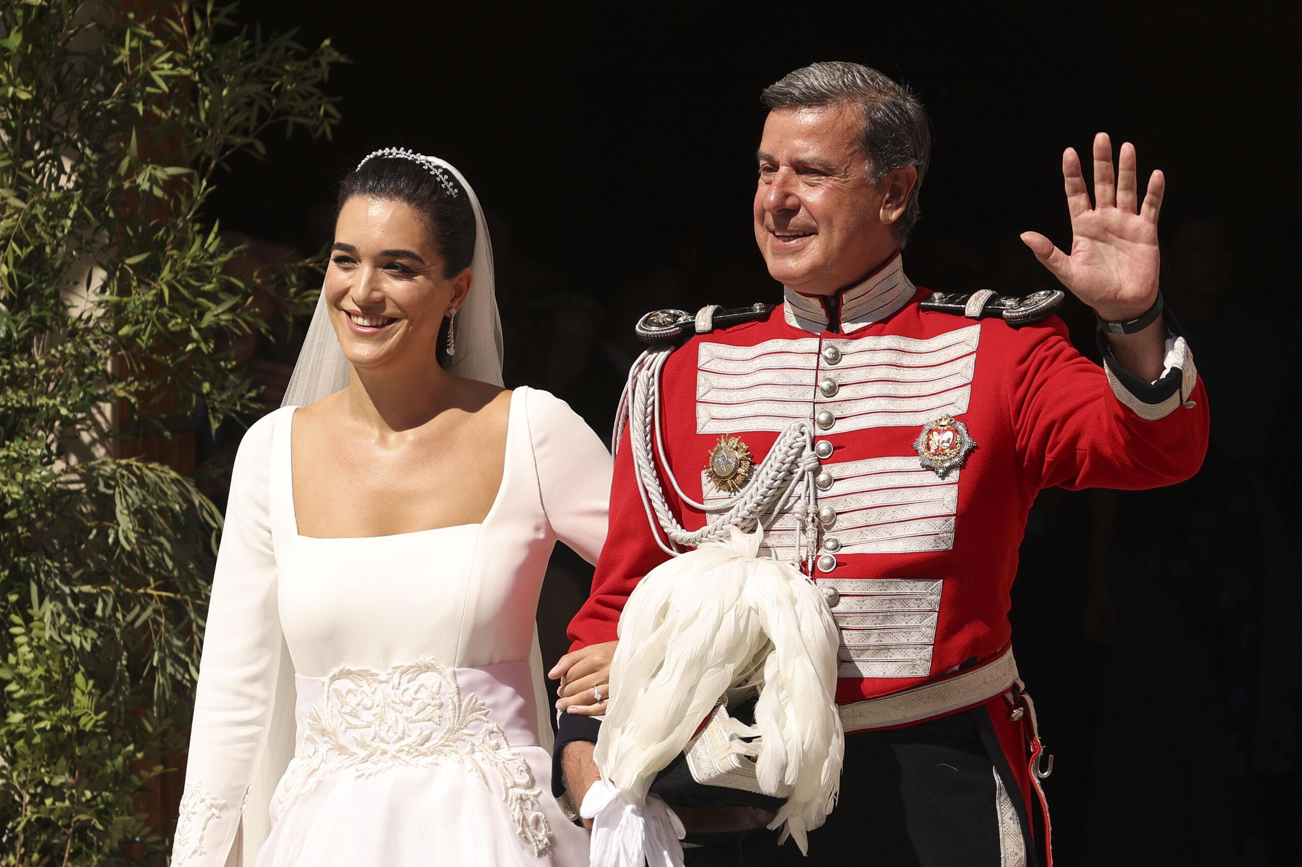 https://s1.staticld.com/2025/10/04/cayetano-martinez-irujo-boda-salida-2-2.jpg