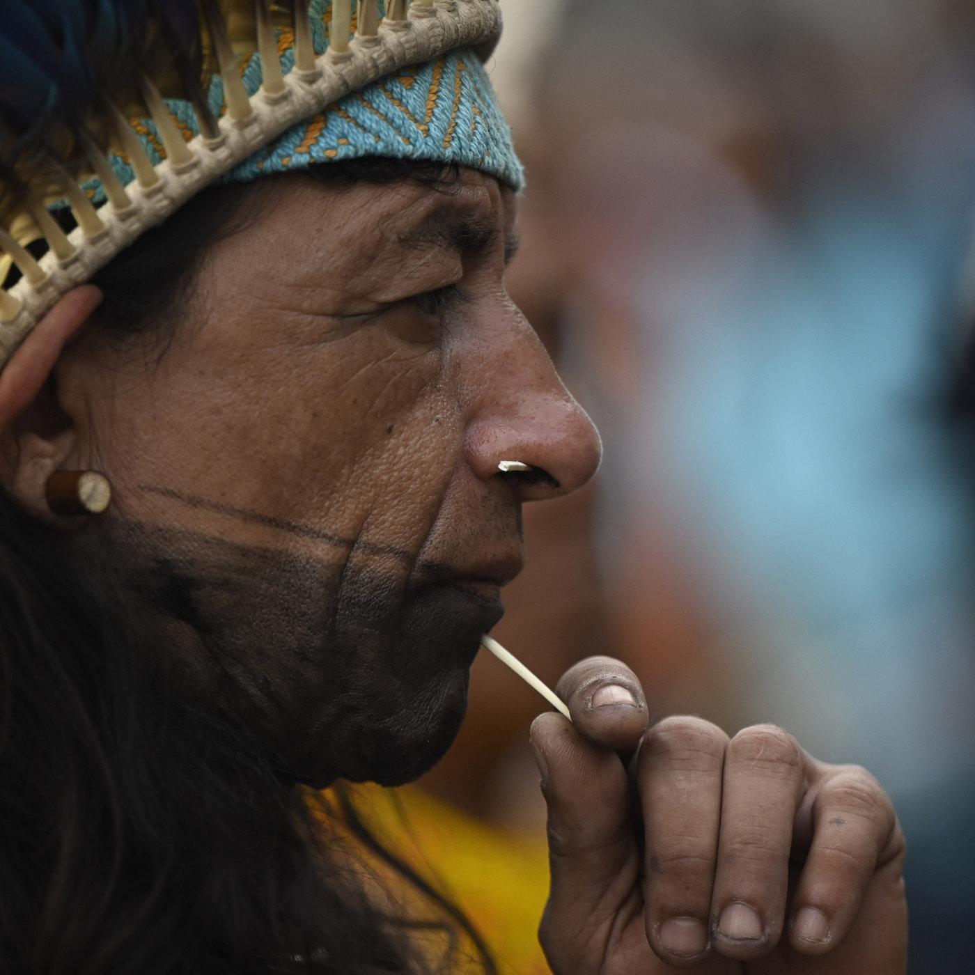 https://www1.wdr.de/radio/wdr5/sendungen/philosophisches-radio/indigener-mann-100~_v-Podcast.jpg