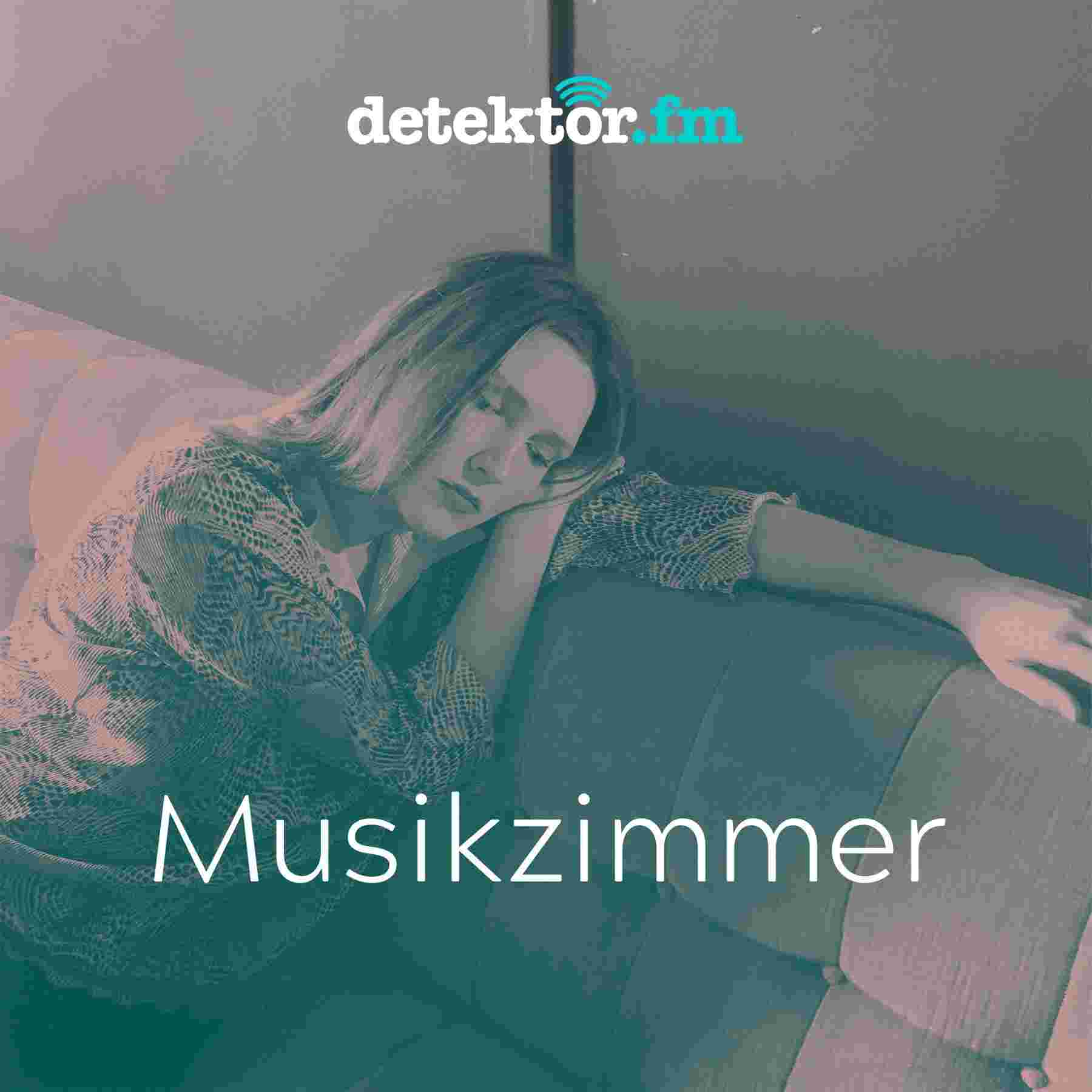 https://detektor.fm/wp-content/uploads/2020/08/musikzimmer-episodencover-august-stella-sommer.jpg