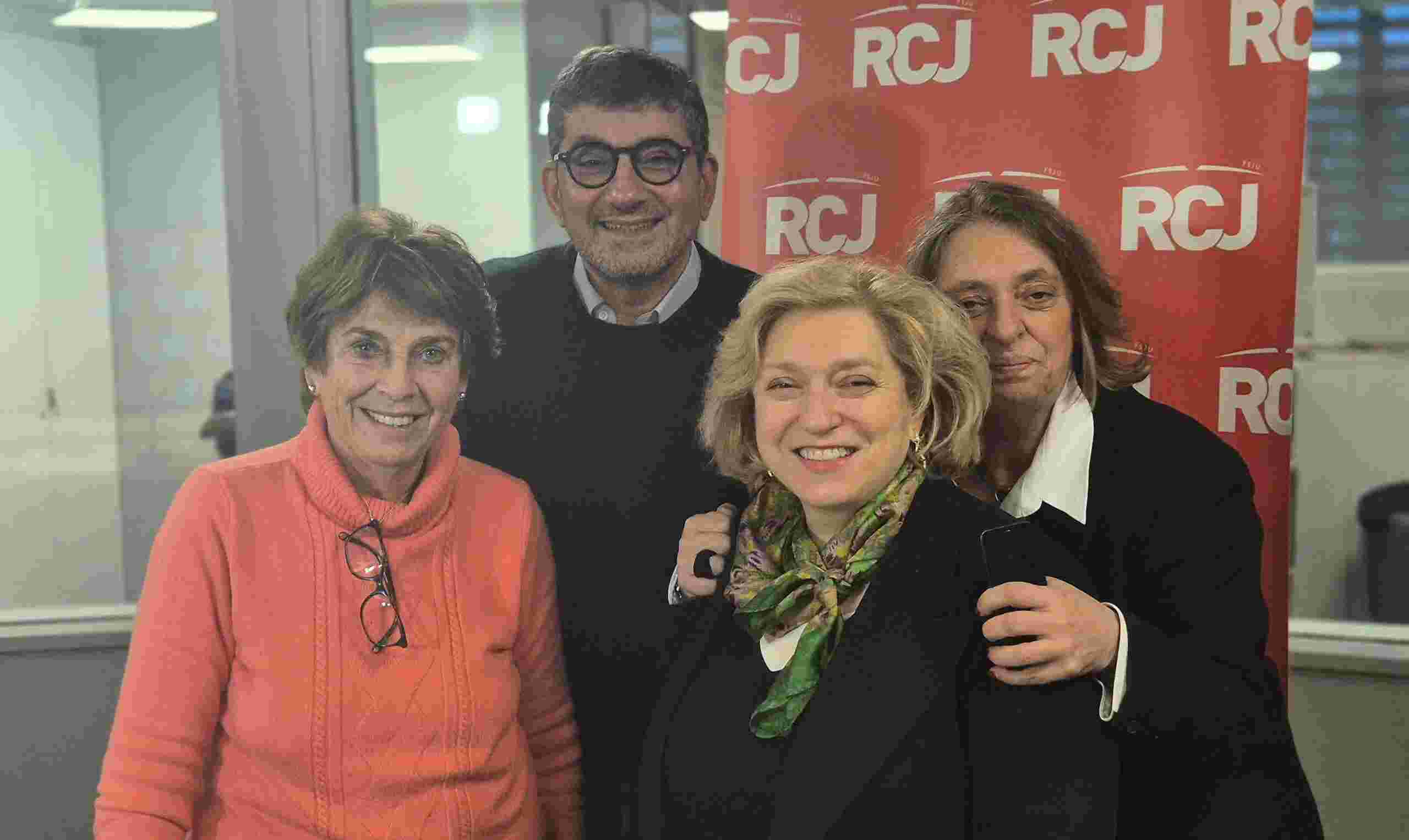 https://radiorcj.info/wp-content/uploads/2024/12/Elisabeth-Schemla-Anne-Elisabeth-Moutet-Francoise-Degois-et-Yves-Threard-scaled.jpg